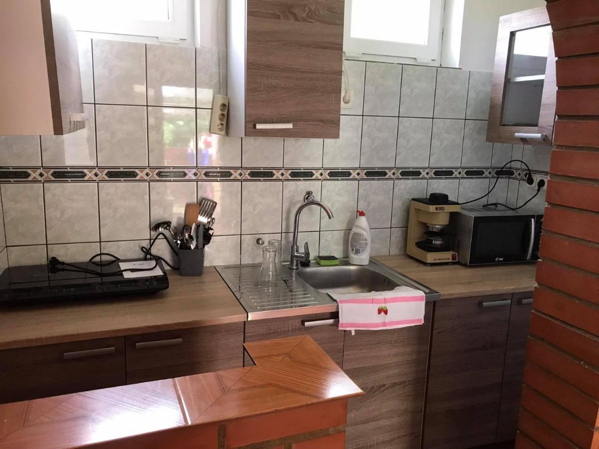 Tahiti Apartman Apartment Hajduszoboszlo Ngoại thất bức ảnh