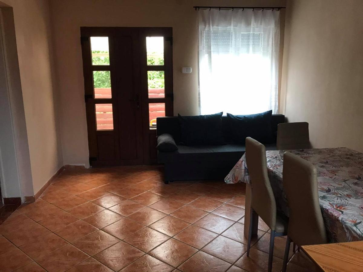 Tahiti Apartman Apartment Hajduszoboszlo Ngoại thất bức ảnh