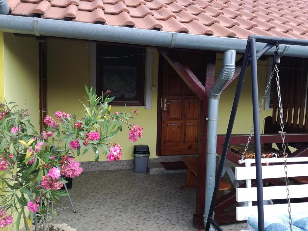 Tahiti Apartman Apartment Hajduszoboszlo Ngoại thất bức ảnh
